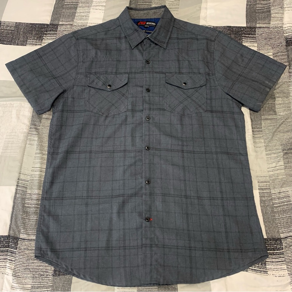 Adventure Bound Grey Plaid Short Sleeve Button-Up Shirt (M)
